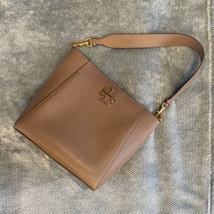 Small Tory Burch shoulder handbag. This bag is in perfect condition.